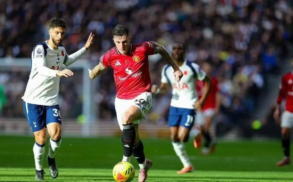 曼联客场战胜热刺，继续保持不败纪录的简单介绍